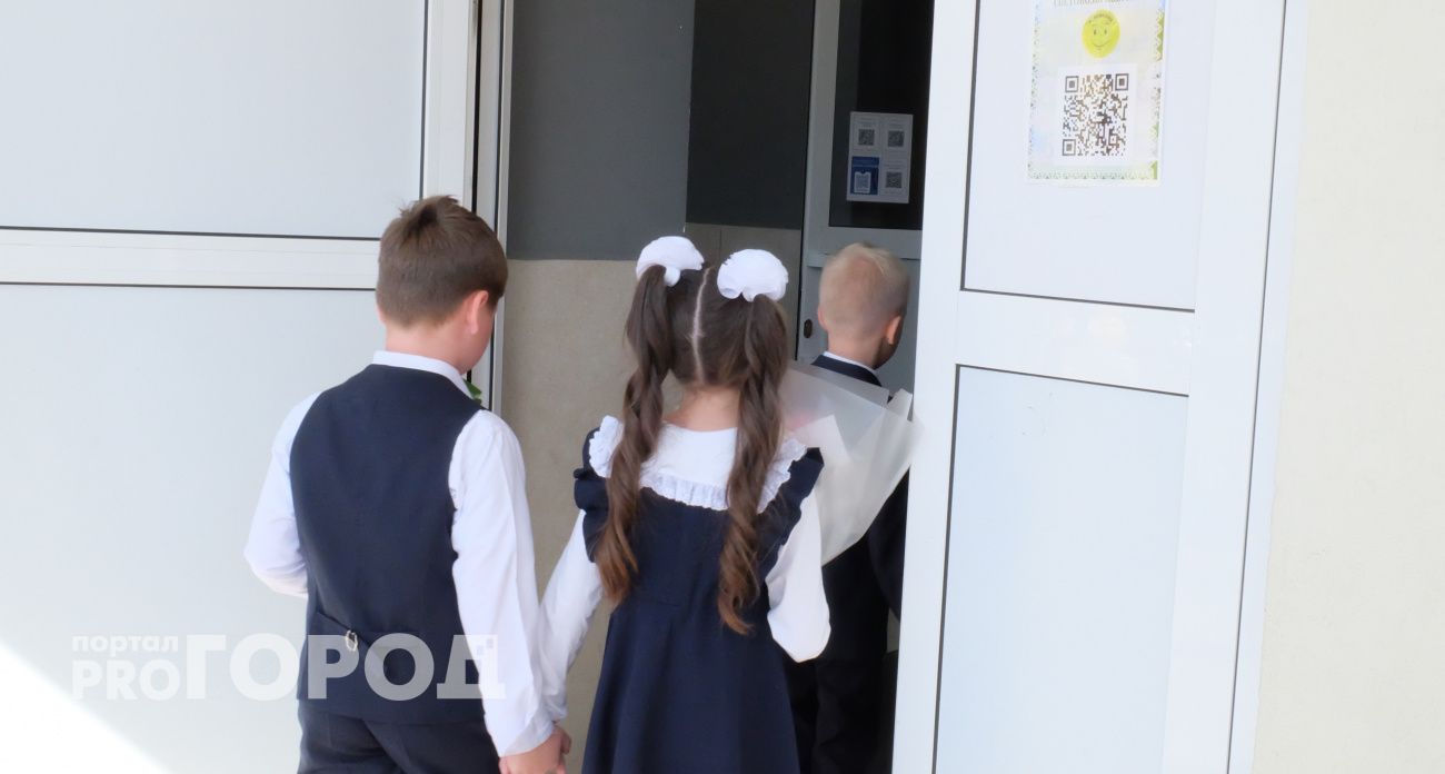 Школьники рыдают, учителя возмущены: летние каникулы в школах России урежут на месяц