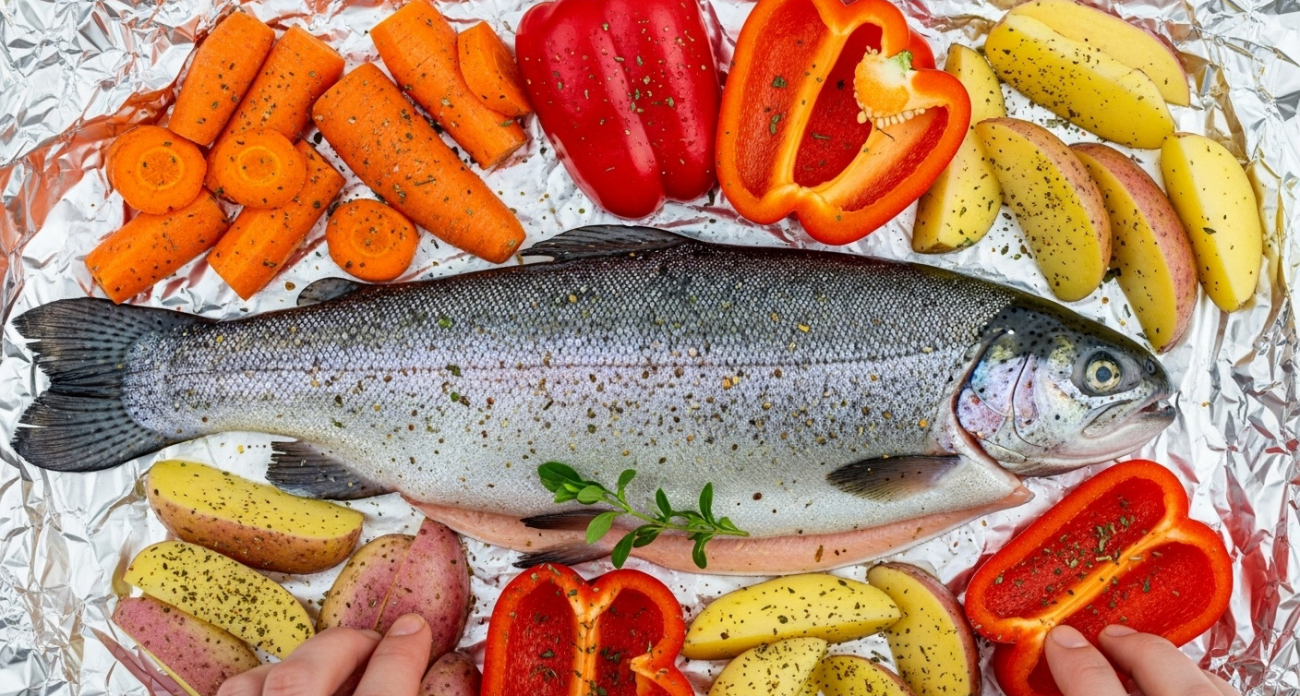 Форель с икрой за копейки нашли в "Светофоре": сотрудник дискаунтера раскрыл секрет цены на рыбу с сюрпризом 