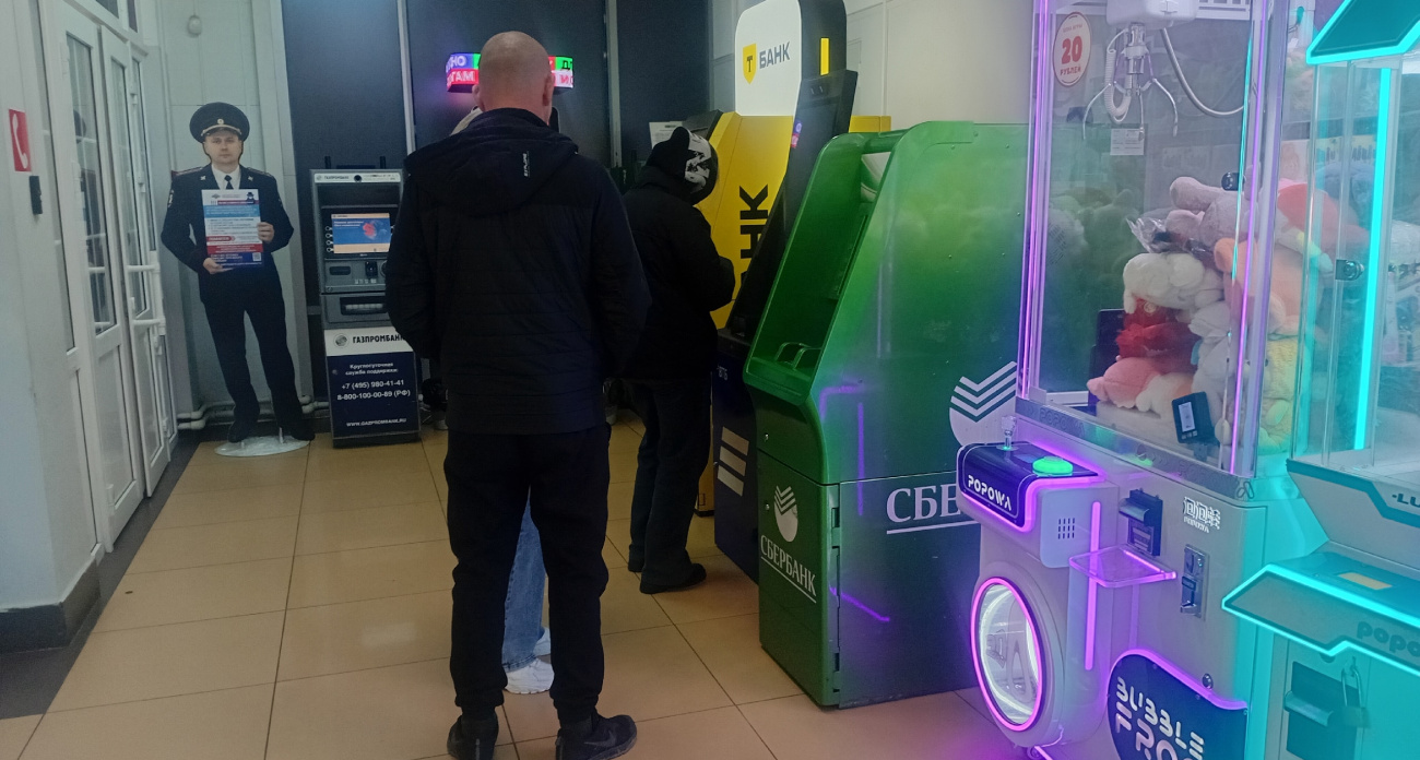 Переводы денег с карты на карту начнут замораживать: новые правила от ЦБ