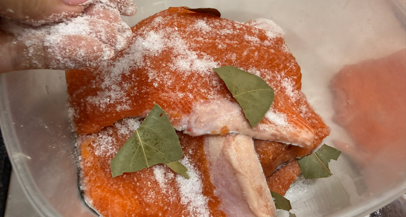 Вкуснее любой форели - нежная и сочная горбуша на новогодний стол: простой секрет поваров покорит Огненную Лошадь