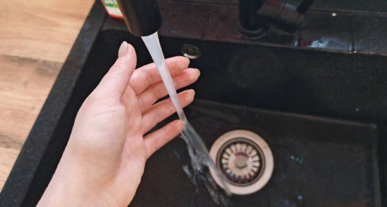 Я добавила одну каплю в моющее средство и разделочные доски перестали плохо пахнуть после рыбы 