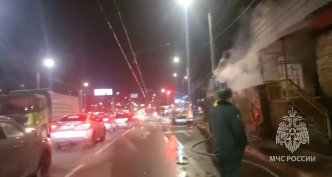 Автосервис загорелся накануне в Московском районе