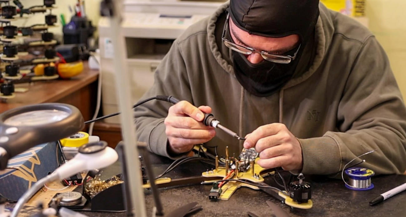 Нижегородские инженеры представили дрон "Турист" для СВО