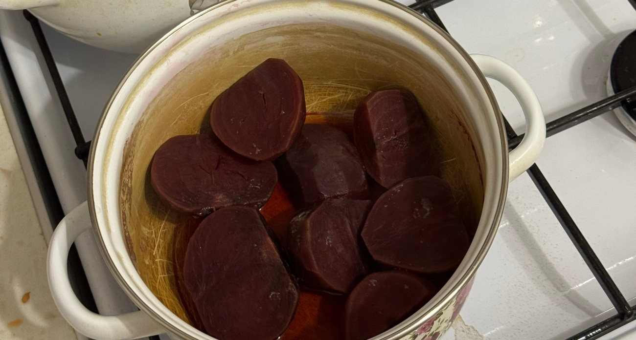 Больше не варю свеклу часами - будет мягкой уже через 15 минут: идеально для салатов