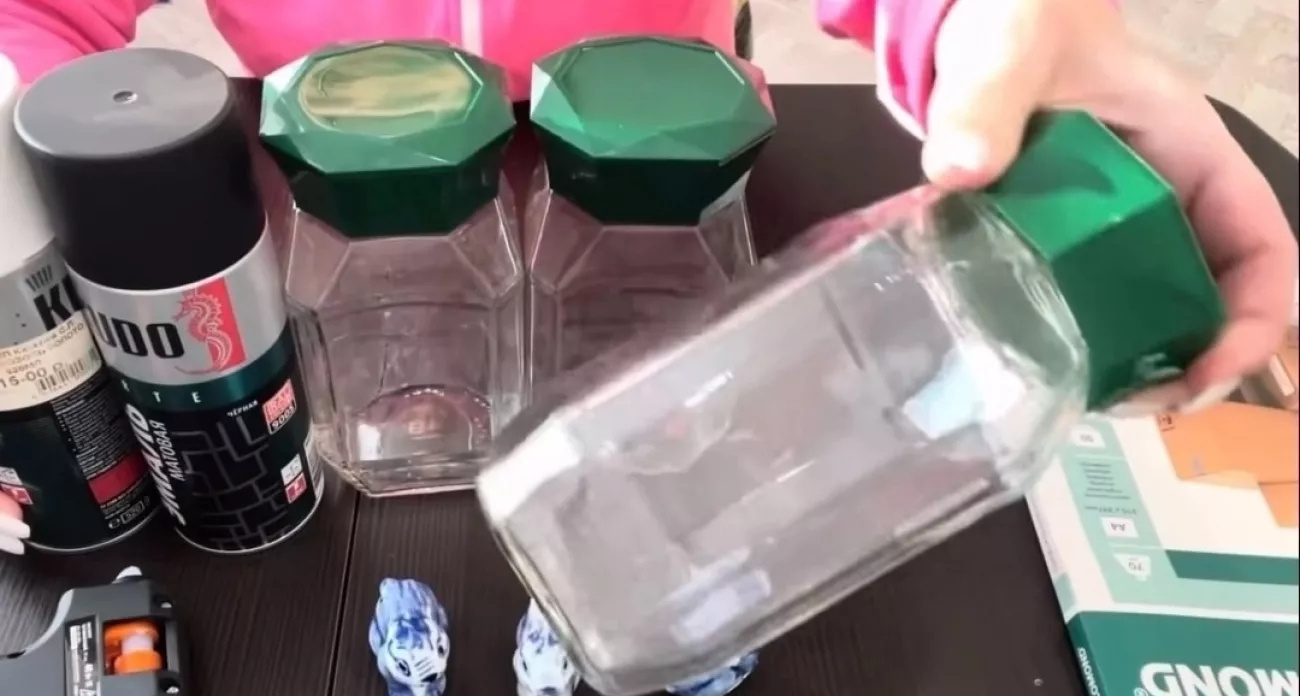 Банки из-под кофе больше не выбрасываю: незаменимые помощники в быту – находка для хозяйки