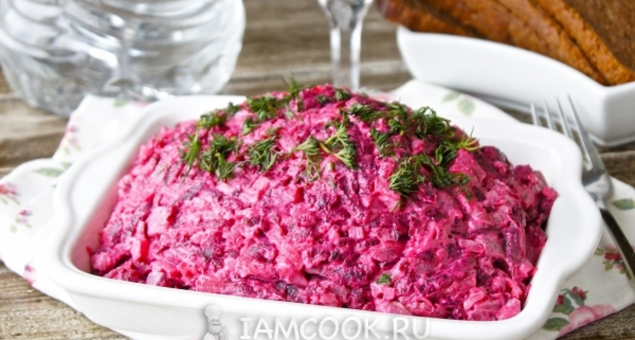 Хит новогоднего стола – салат "Ленивая селедка под шубой": готовлю за 15 минут без лишней суеты