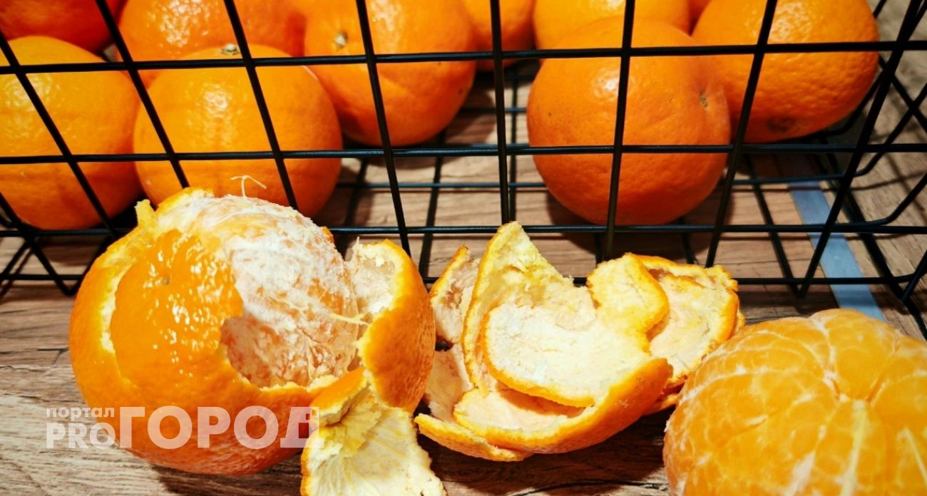 В Европе мандариновая кожура на вес золота — а у нас летит в помойку: вот как выручает в хозяйстве