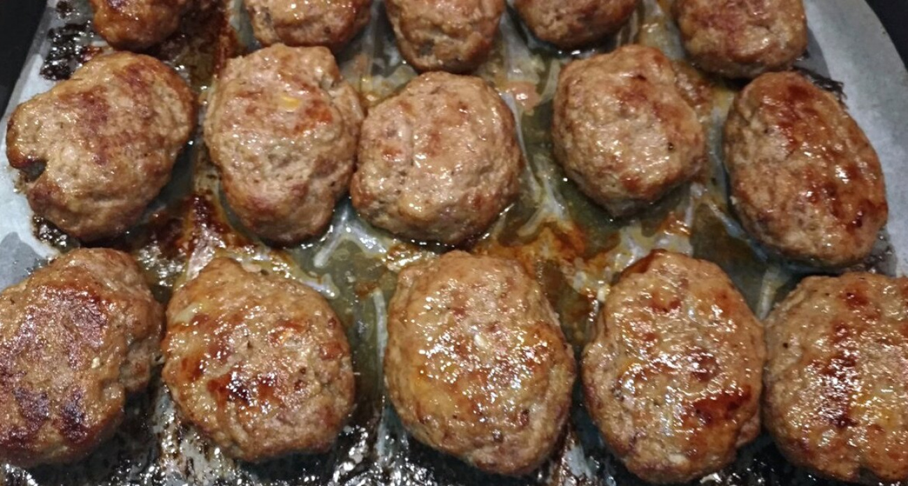 Готовлю котлеты в духовке без яиц и сковороды: три секрета идеально сочных и пышных котлет