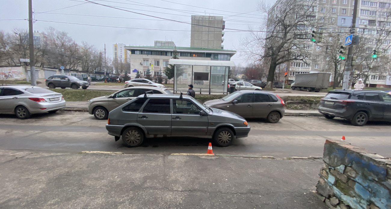 8-летний ребенок попал под колеса машины во дворе дома в Нижнем Новгороде