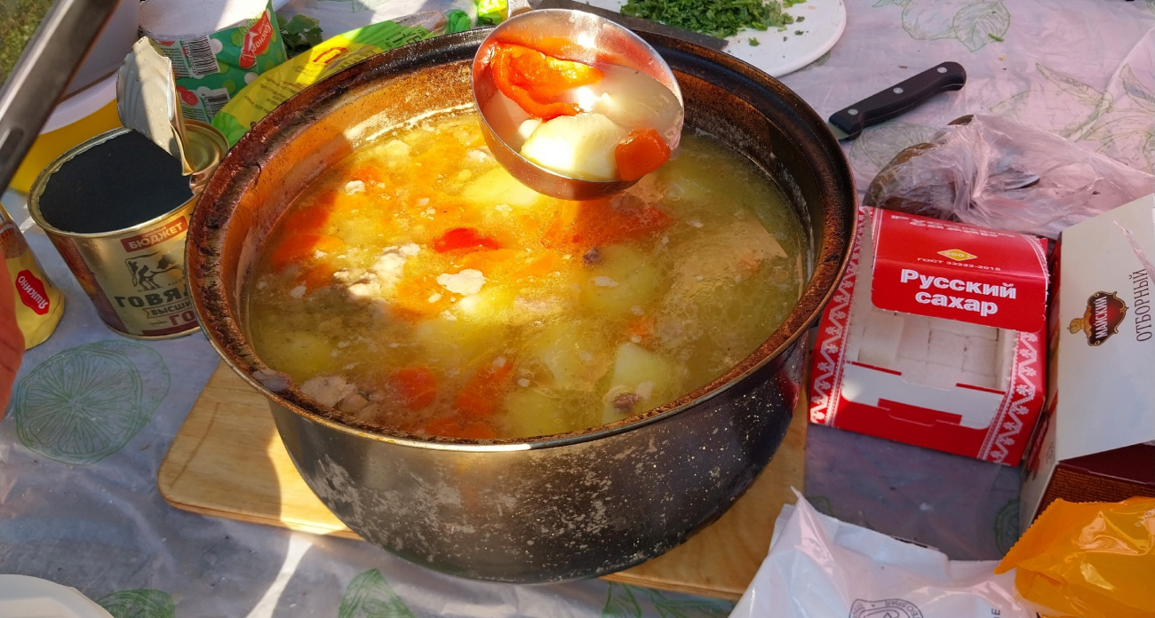 Почему воду в чайнике повторно кипятить нельзя, а суп - можно: запомните эту важную правду