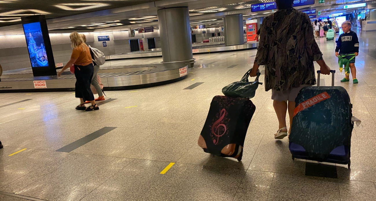 Проверенный совет от опытного путешественника: как упаковать чемодан, чтобы все вошло - больше не надо на нем скакать