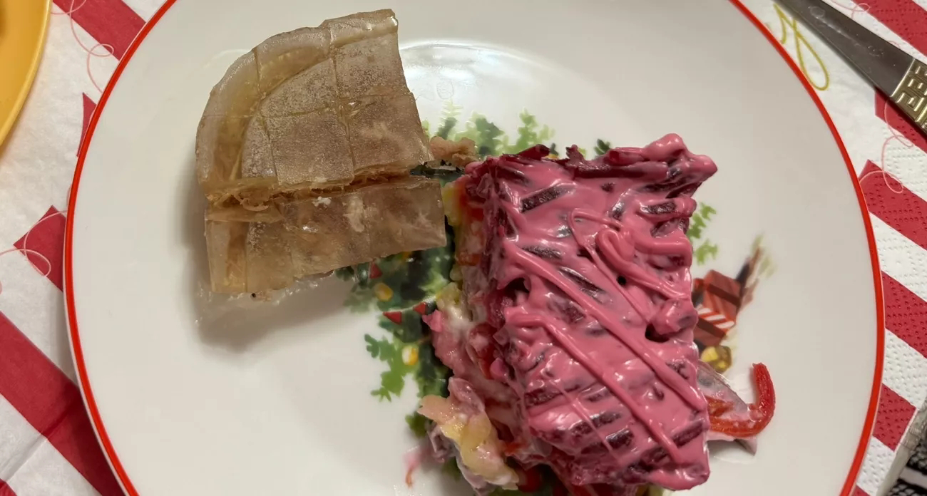 Цифры, от которых холодеет кровь: во сколько обойдется тарелка оливье на Новый год каждой российской семье