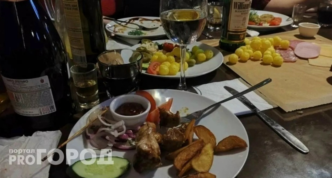 Пить всю ночь и не пьянеть: необычная привычка Сталина спасала от похмелья и сохраняла ясный ум во время застолий