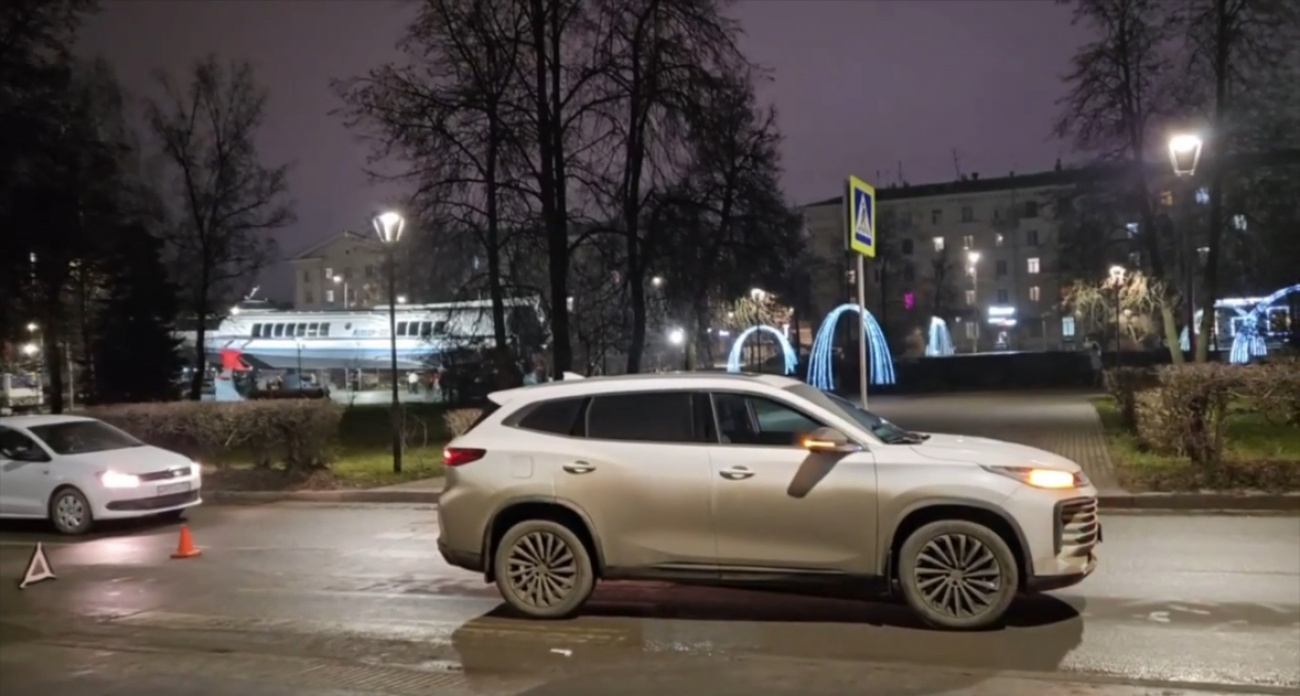 ДТП на Юбилейном бульваре: иномарка наехала на женщин на пешеходном переходе в Нижнем Новгороде