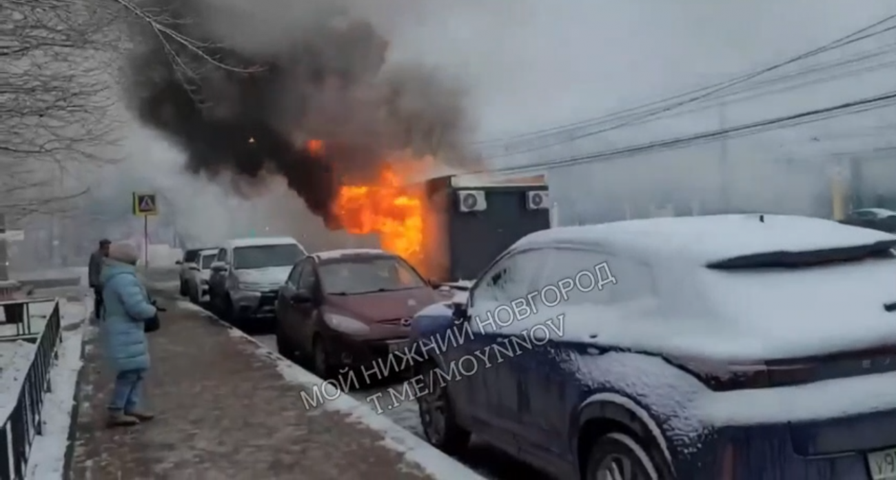 Цветочный ларек вспыхнул в Нижнем Новгороде