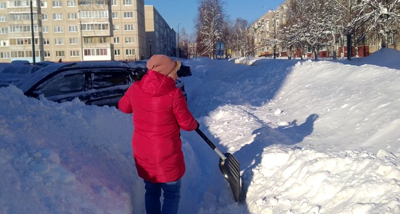 Умные хозяева больше не чистят снег лопатой: 3 способа, которые удобнее во всем