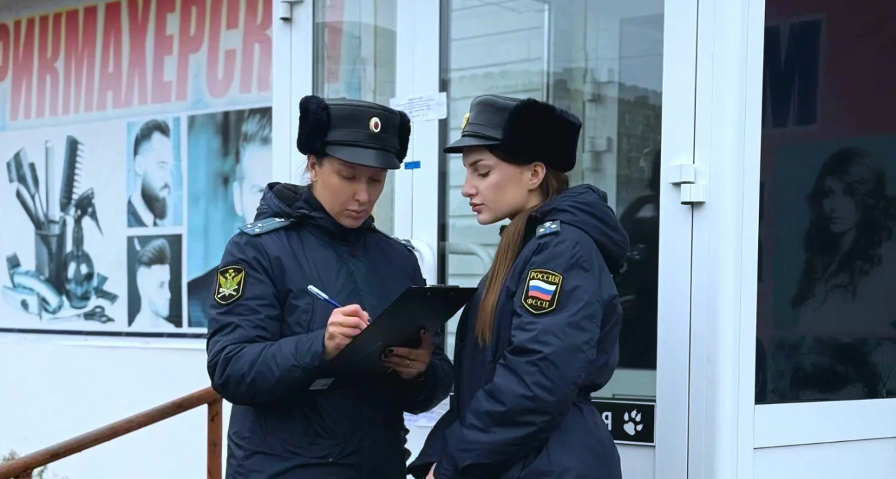 Жители Дзержинска остались без парикмахерской из-за иностранца