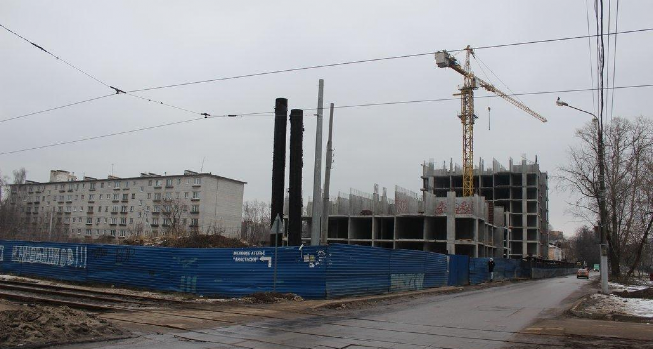 Седьмая попытка: землю под долгостроем на Гончарова продают за 1,1 млрд