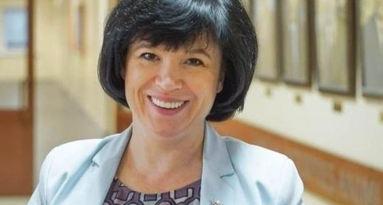 Экс-ректора НГЛУ Никонову исключили из межконфессионального совета за премии