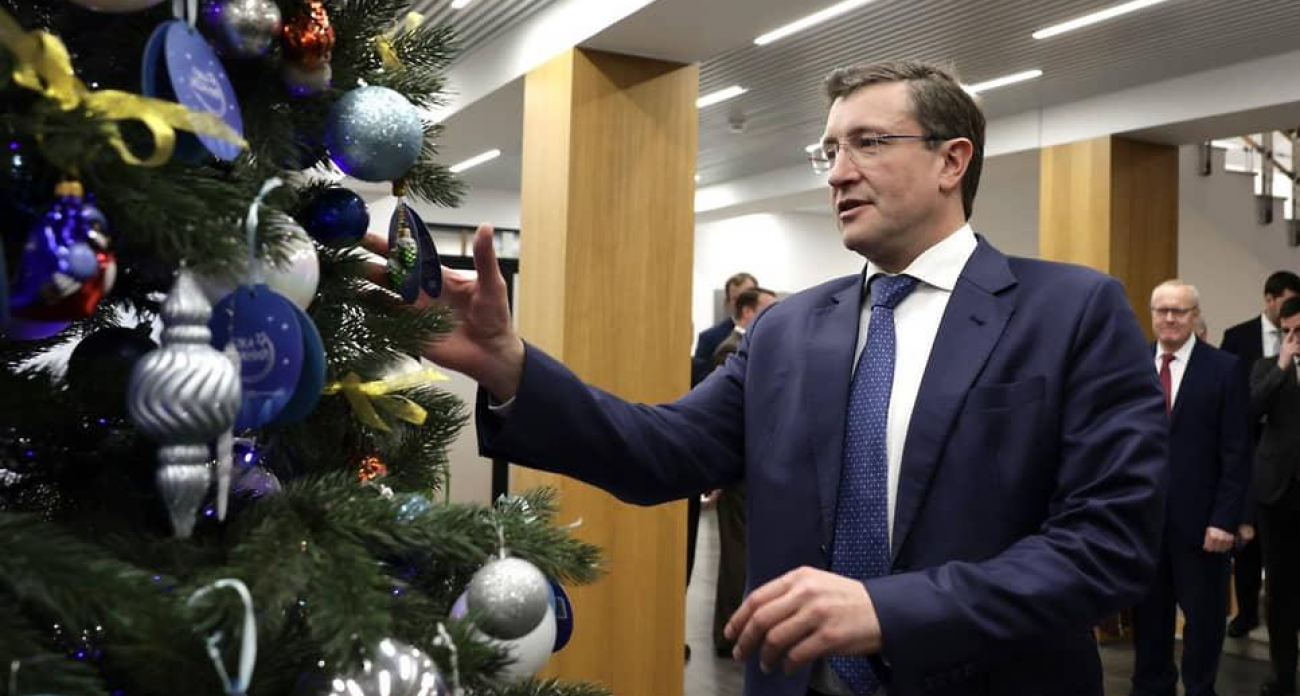 Нижегородские беременные повесили желания на елку губернатора