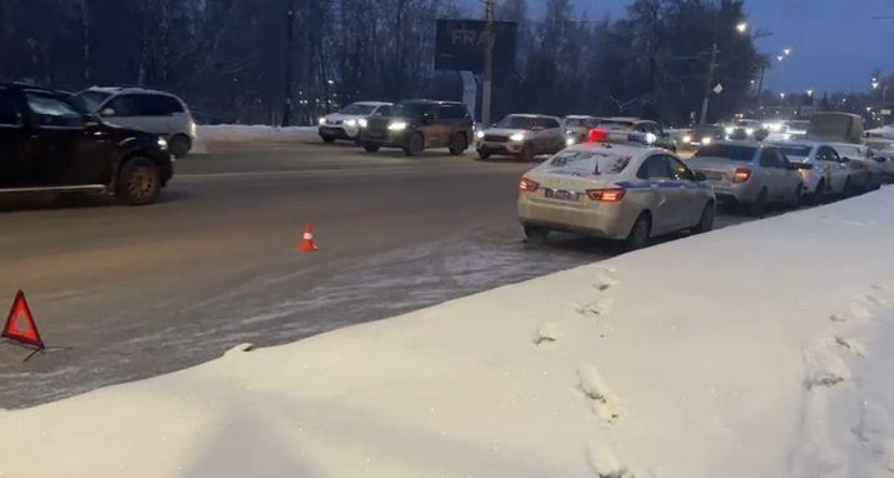 На проспекте Гагарина три машины столкнулись в цепной реакции: один в больнице