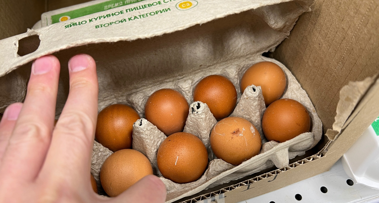 Яйца себе домой хитрые продавцы выбирают только так: запоминайте 2 лайфхака