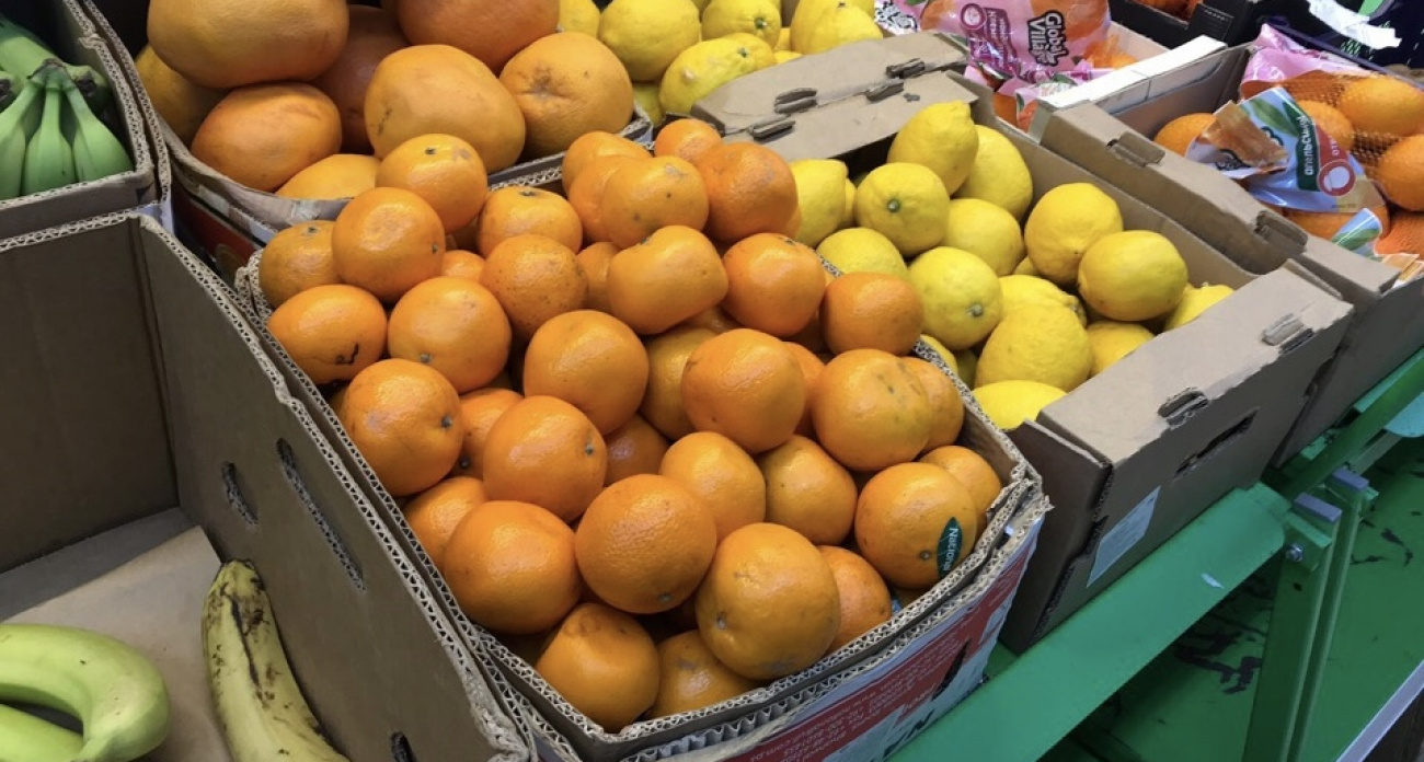 Кладу кожуру от лимона в обувь - вся семья говорит мне спасибо: новогодним лайфхаком поделилась одна домохозяйка