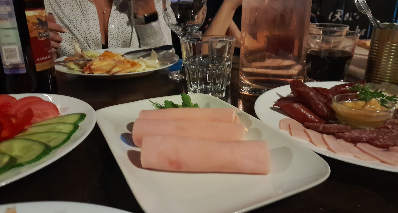 Все ждут, пока вы уйдете: 3 привычки в гостях, который выдают низкий интеллект