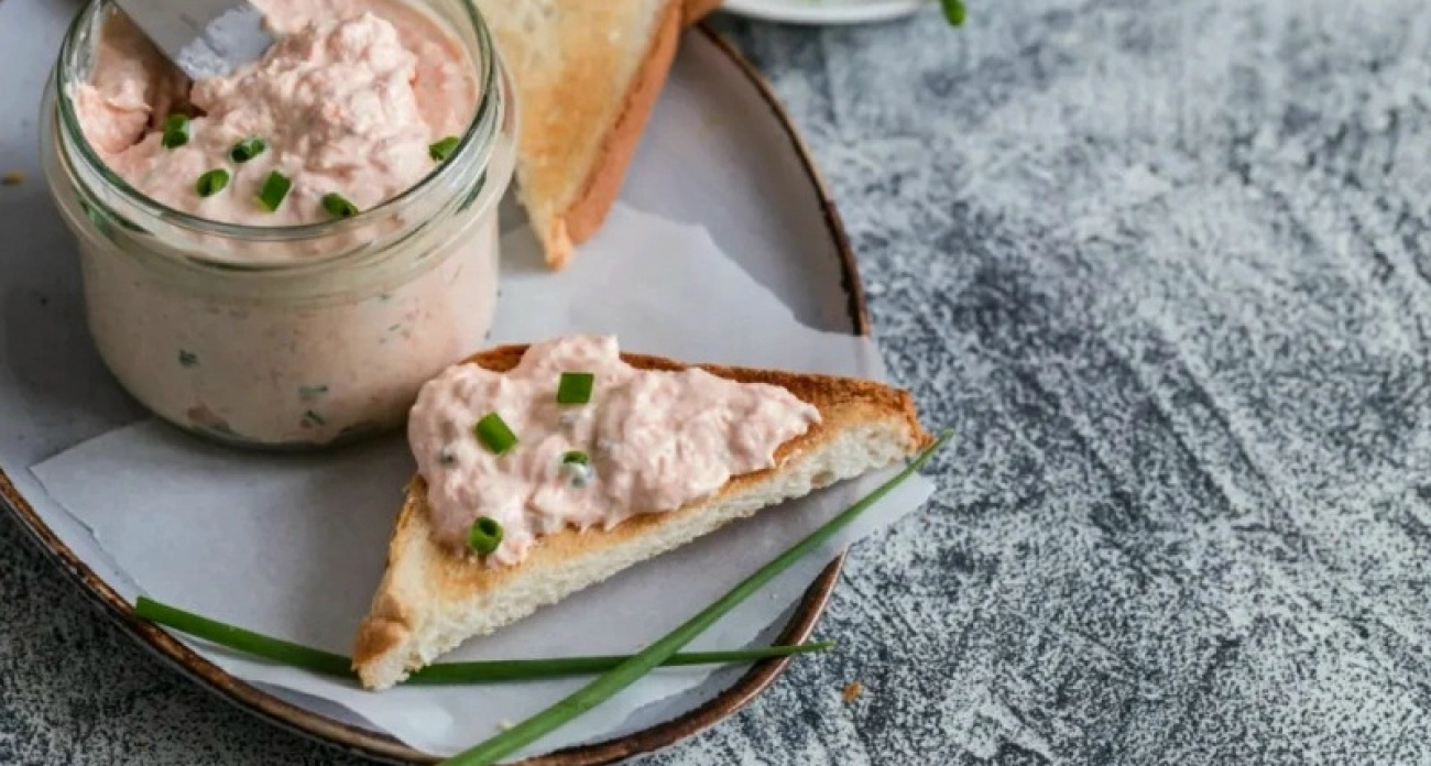 Берем банку сайры – и обалденная намазка готова: с первого укуса затмит красную икру на новогоднем столе 