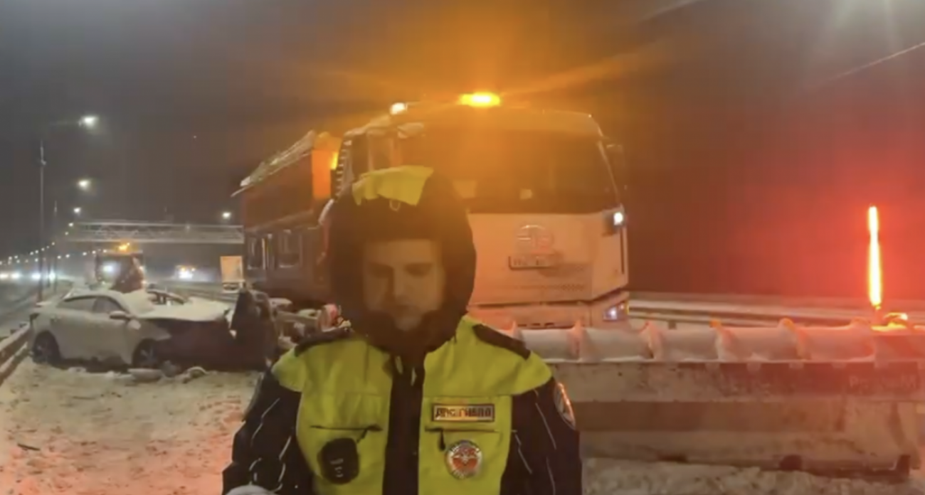 На трассе М-12 «Киа» врезалась в снегоуборщик: четверо в больнице