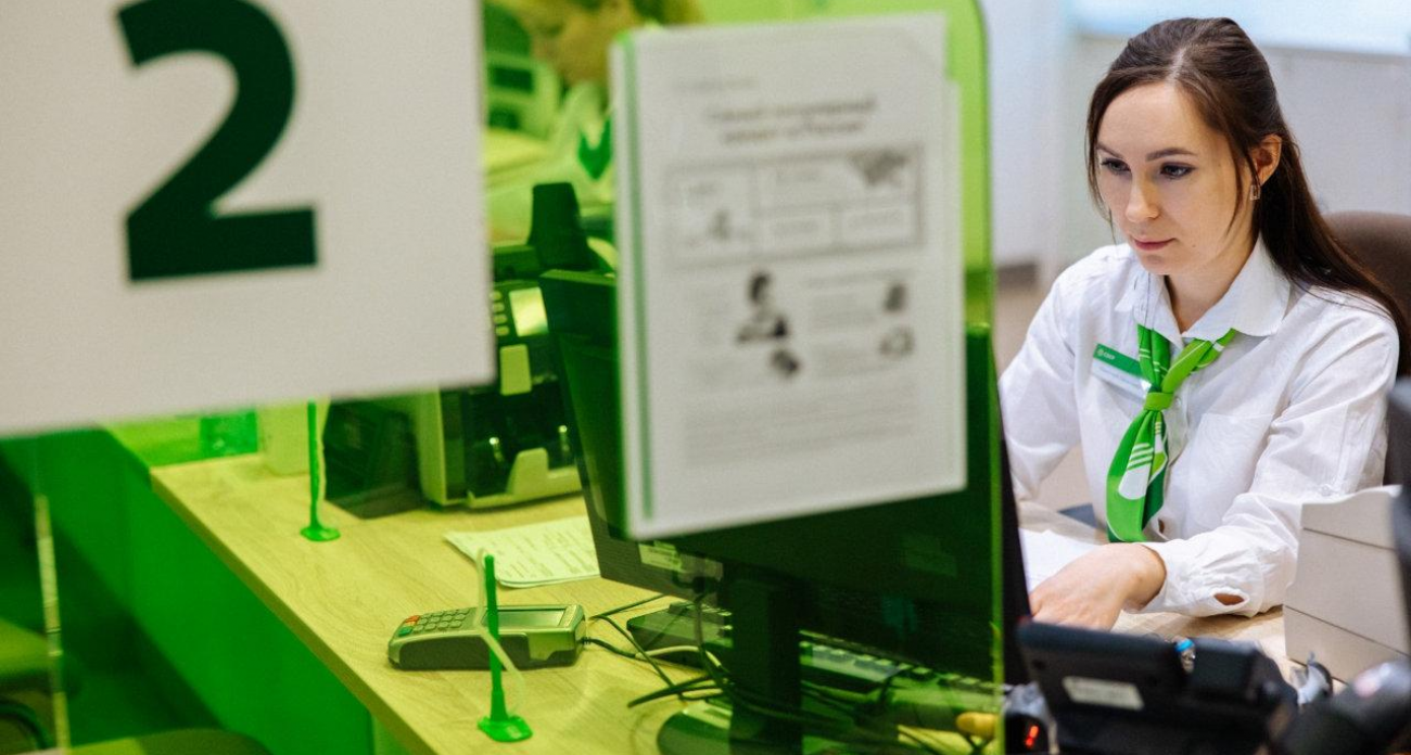 Сбер открывает отделения по частям: график на 13 дней праздников