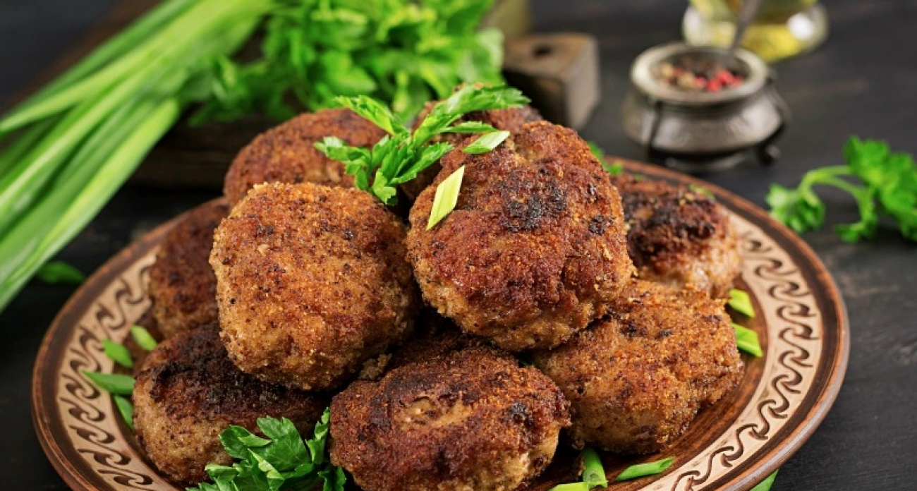 Чтобы котлеты таяли во рту, бабушка научила добавлять в фарш особый ингредиент: готовлю только так