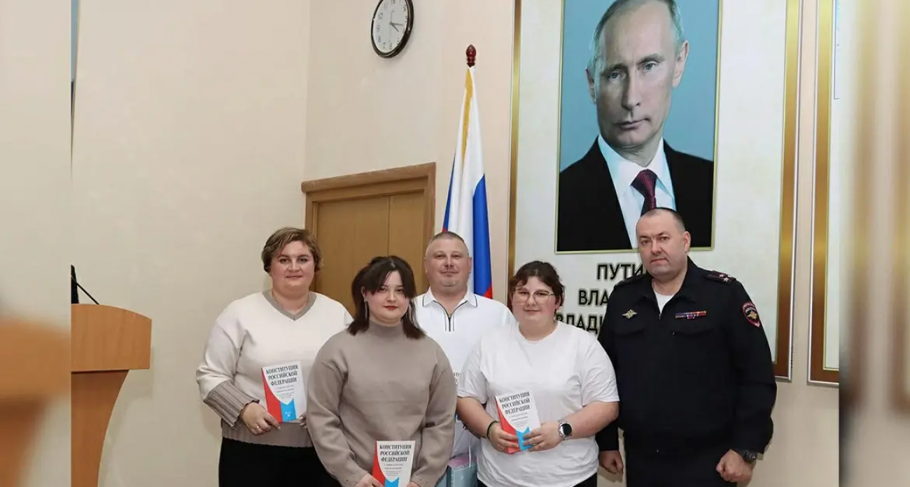 Немцы и латыши выбрали Нижегород: 6 иностранцев получили российские паспорта