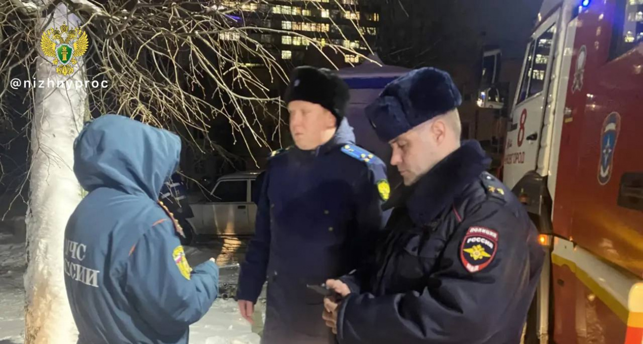 Пожар после прорыва трубы произошел в подвале жилого дома в Нижнем Новгороде