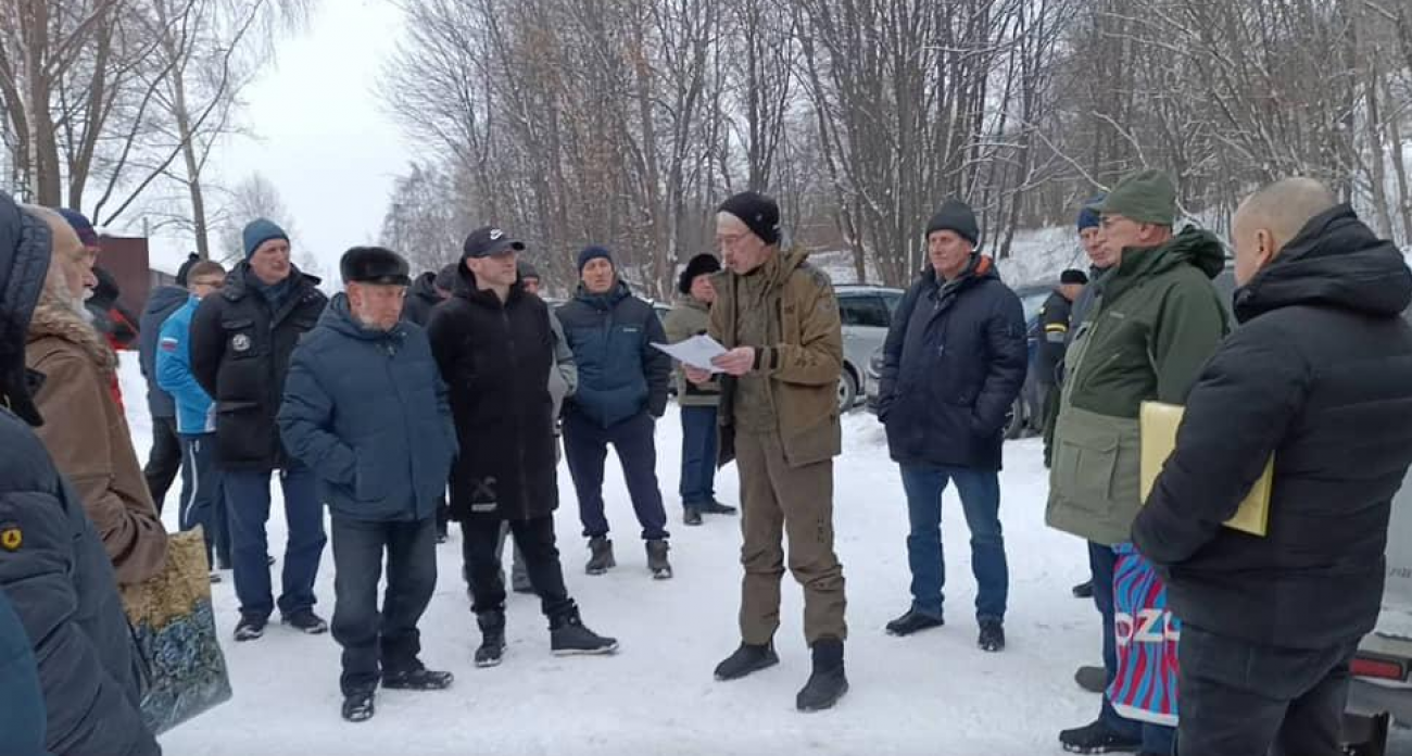 Лодочники «Нептуна» отказались передавать землю под конвоем полиции