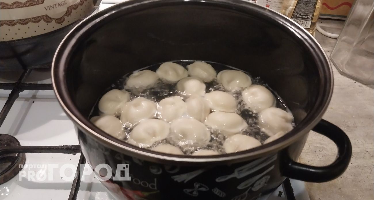 Зачем в пельмени при варке нужно заливать стакан холодной воды - запомните раз и навсегда 