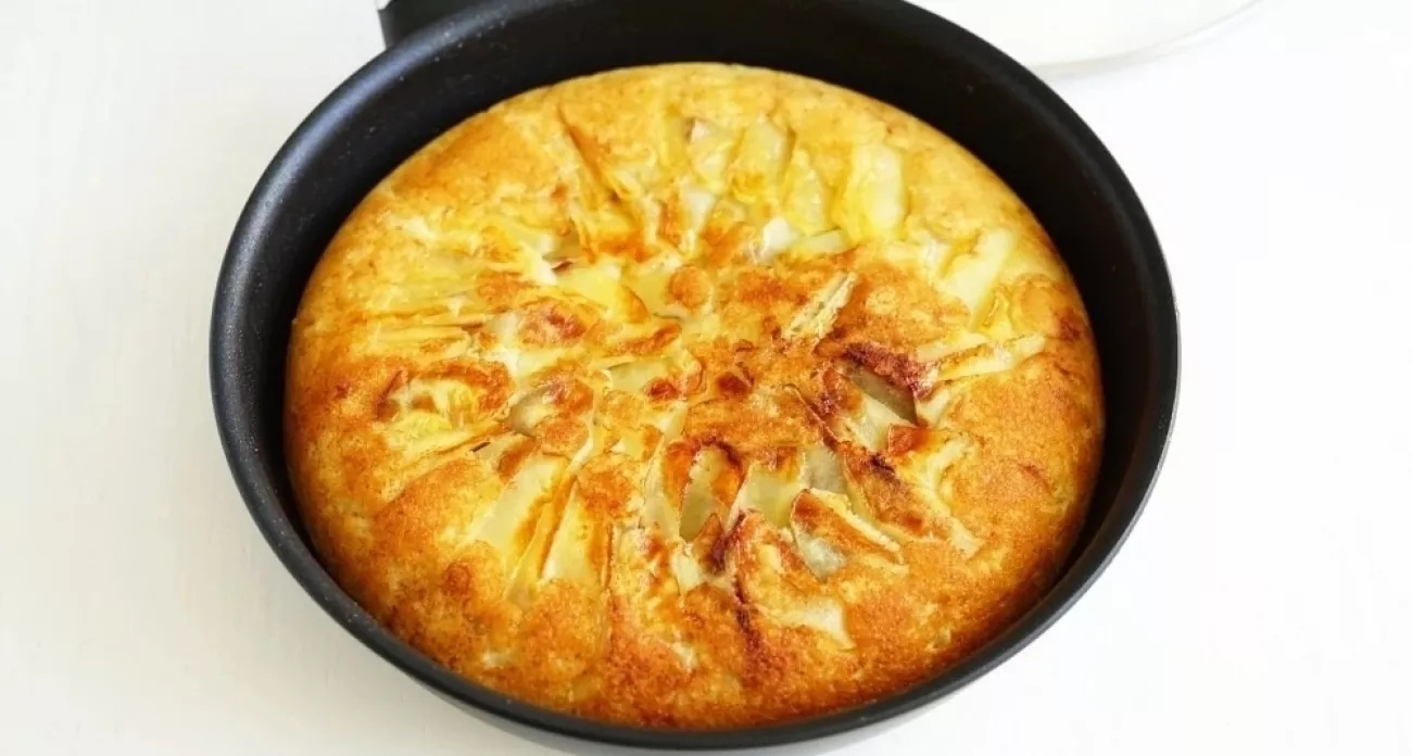 Готовлю нежнейший пирог из мандаринов на сковороде за 15 минут: муж и дети не оставляют ни крошки