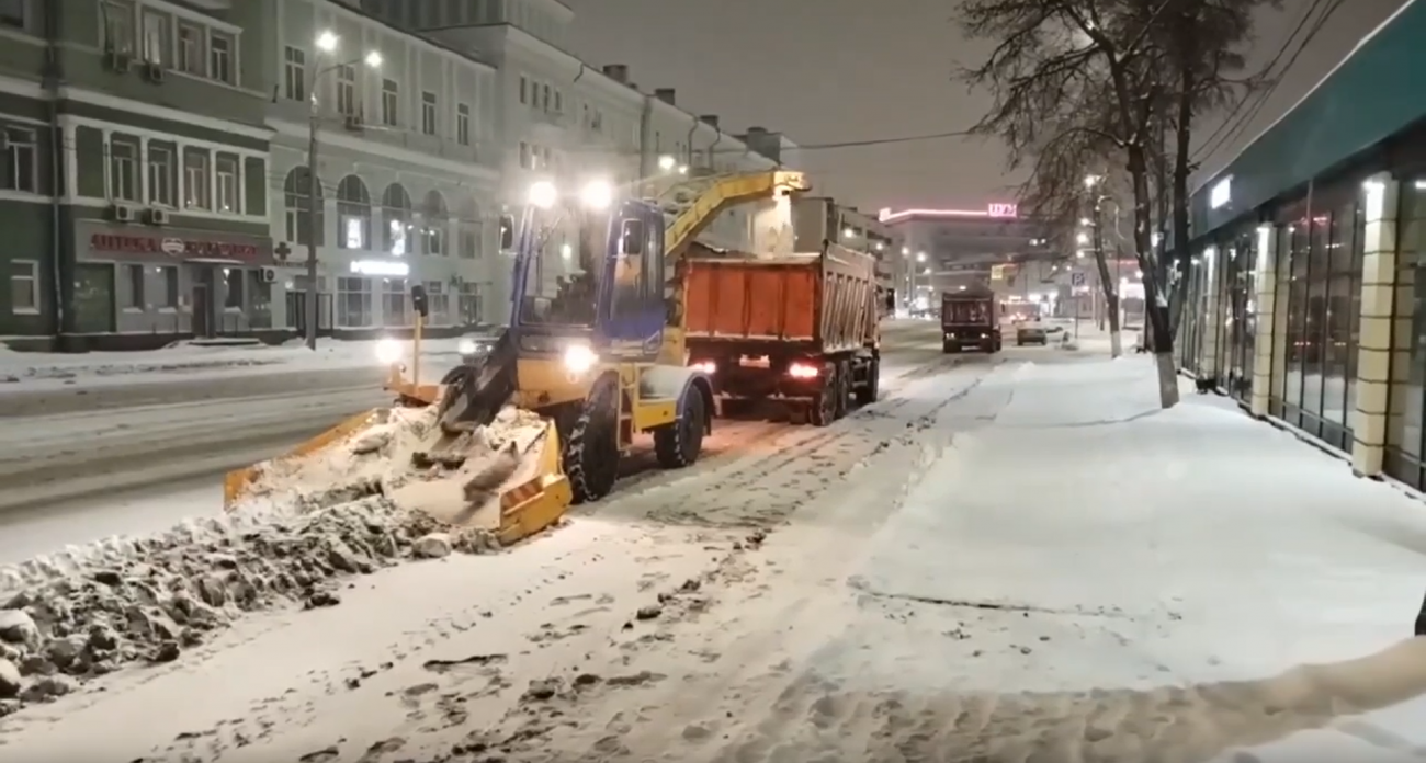Из Нижнего Новгорода вывезли 7000 кубометров снега