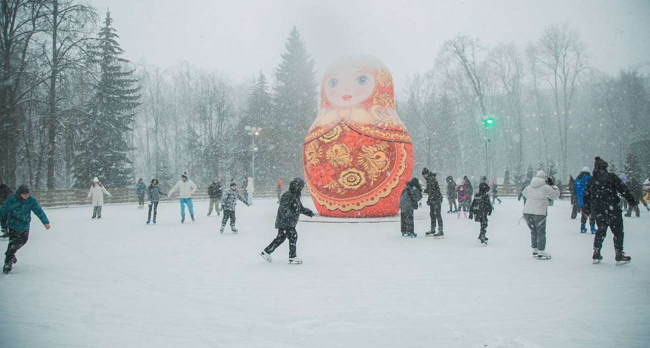 В Нижнем Новгороде из-за снегопадов перестали работать катки