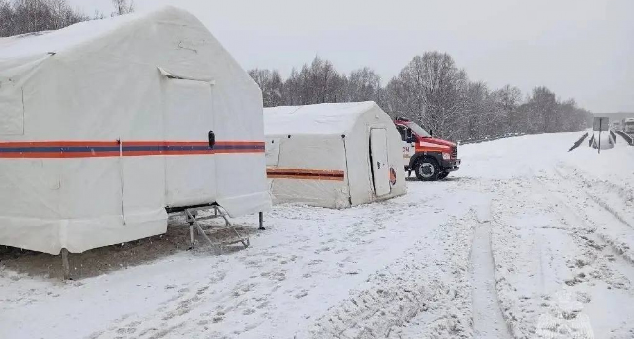 В Нижегородской области из-за снегопадов на трассах развернули мобильные городки