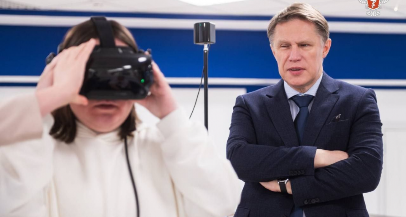 Министр Мурашко лично провел экскурсию по Пироговскому университету для 17-летней программистки из Кстова