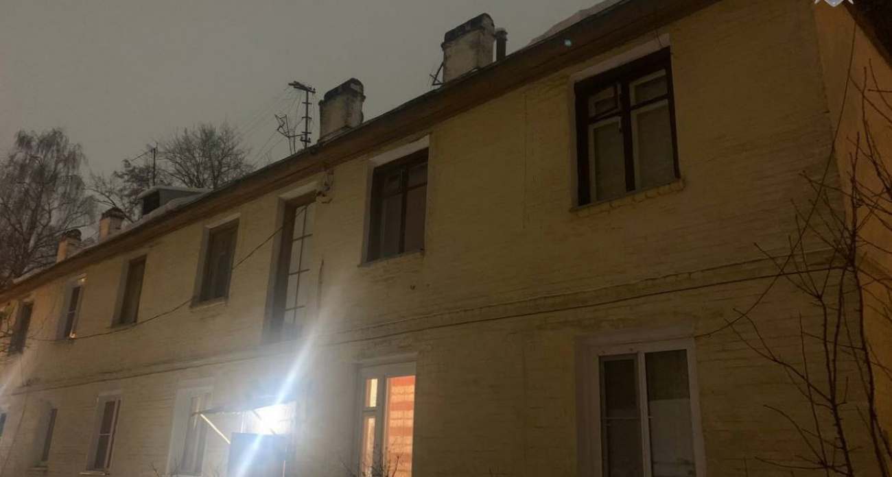 На прохожую в Выксе рухнули снег и наледь с крыши дома