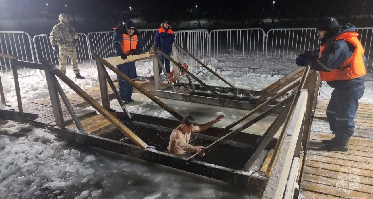 Более 8 тысяч нижегородцев приняли участие в Крещенских купаниях