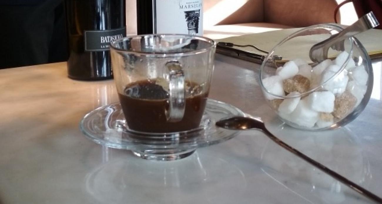 Кофейную гущу развожу водой и забываю про удобрения для цветов на целый месяц