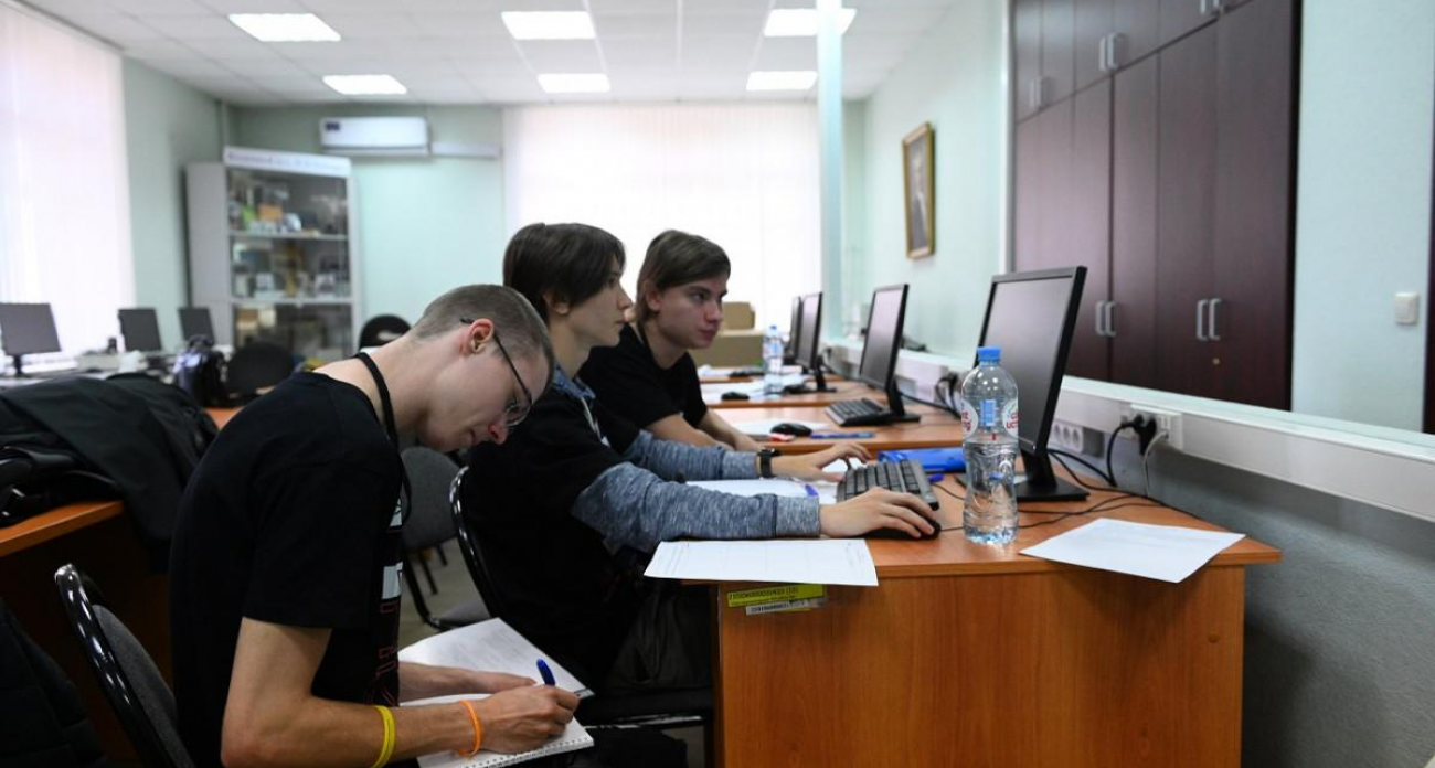 Рекорд десятилетия: более 91,5 тысячи нижегородцев штурмуют вузы, каждый второй платит за знания