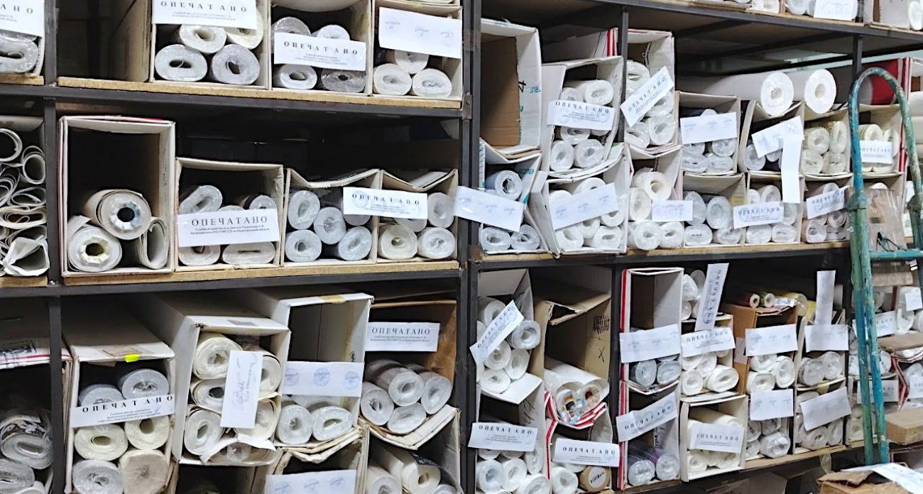 Почти 7 000 рулонов обоев арестовали из-за развода супругов в Нижегородской области 