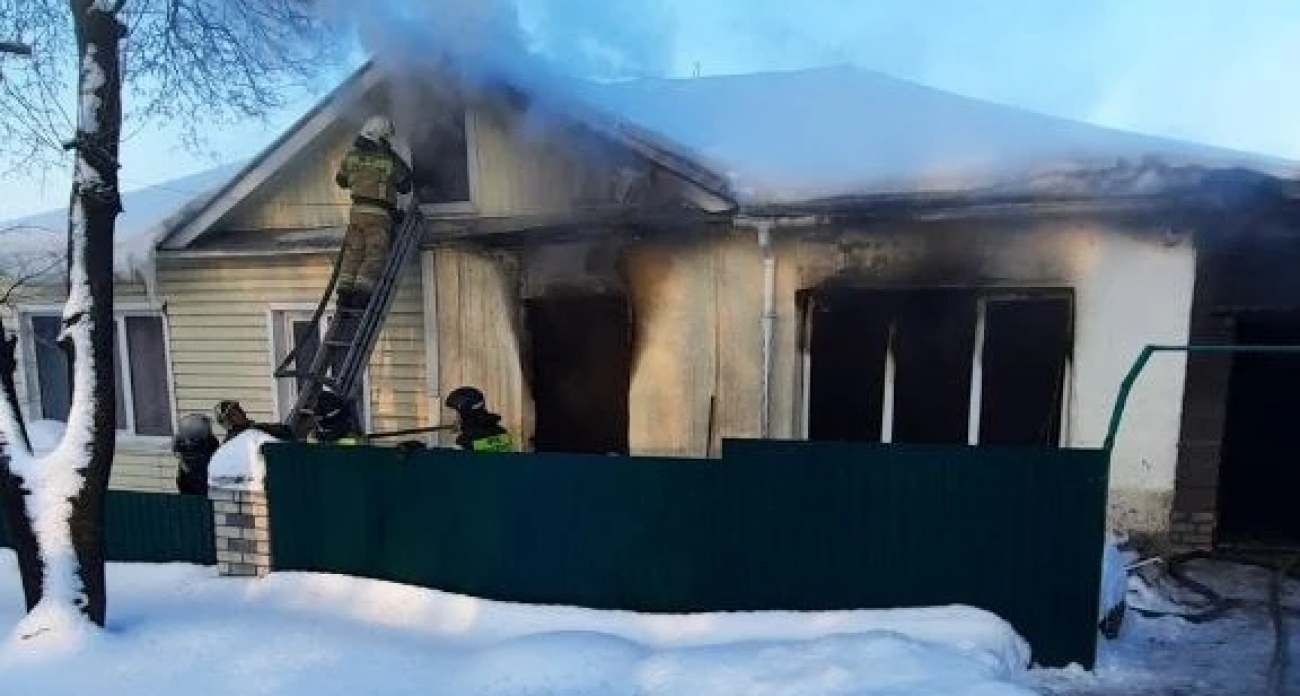 Двухквартирный дом вспыхнул накануне в Сергаче