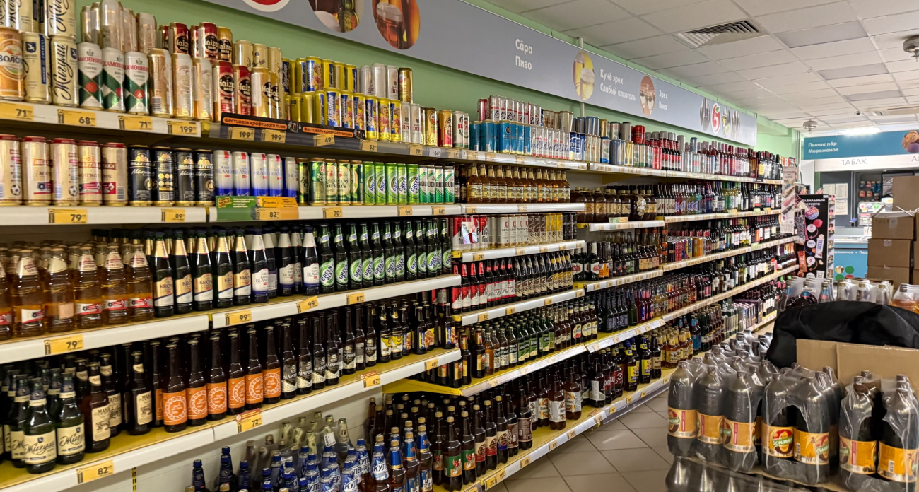 В России пить пиво больше не модно: почему началась резкая экономия даже на любимом напитке 