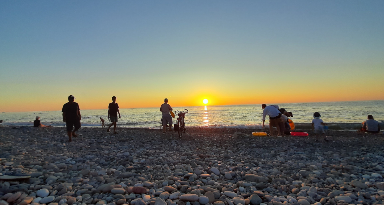 "Злобные люди, змеи, грязь и невкусная еда": туристы разочаровались отдыхом в Абхазии – откровенный отзыв
