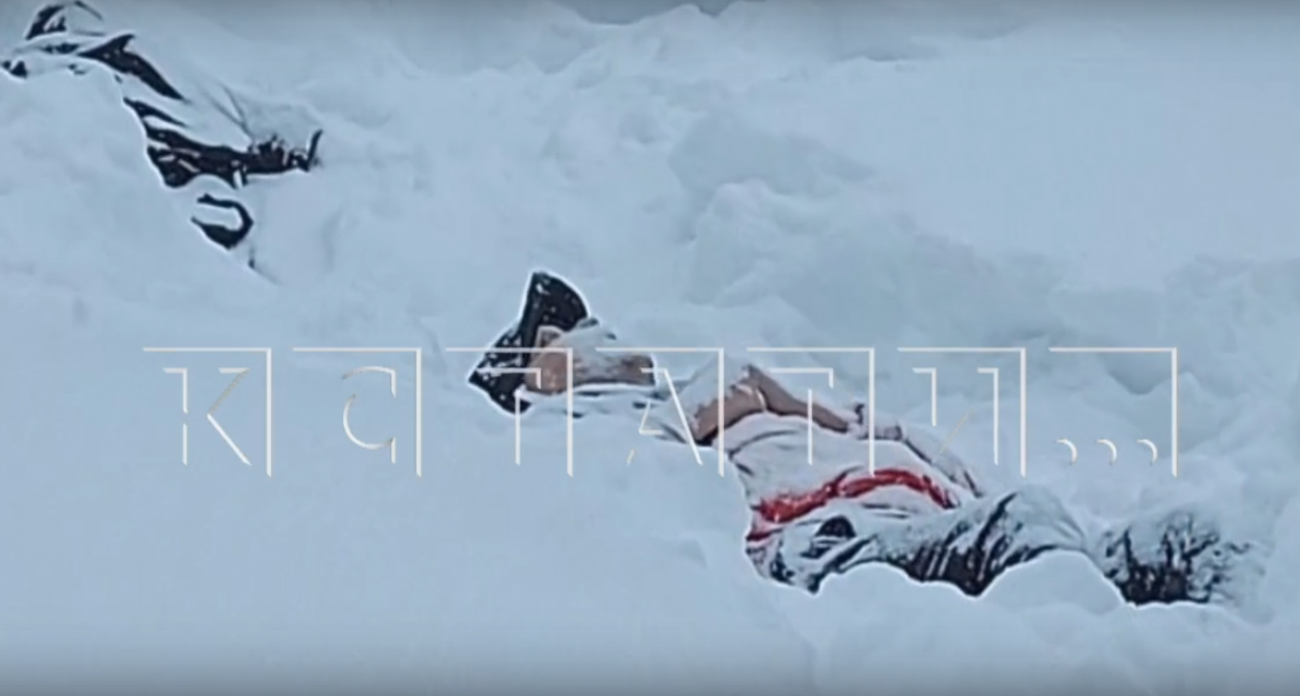 Жители Павлова нашли труп мужчины, когда расчищали снег